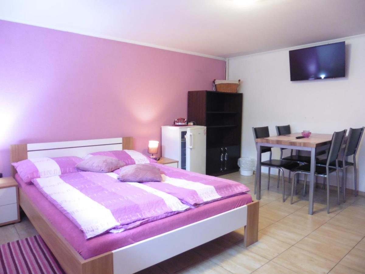 Ubytovanie v súkromí 85 suterén Bešeňová Extérieur photo