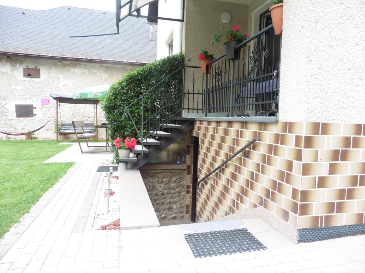 Ubytovanie v súkromí 85 suterén Bešeňová Extérieur photo
